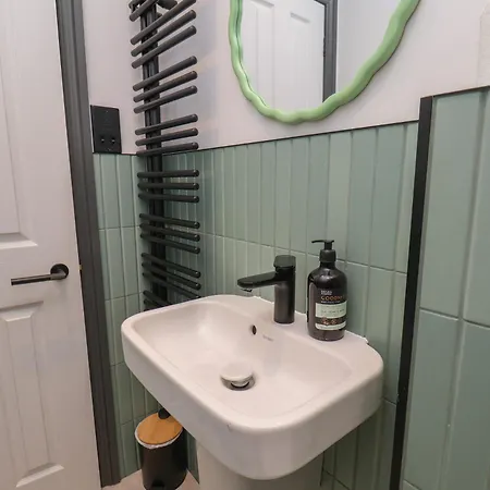 Apartment Green דירה *
